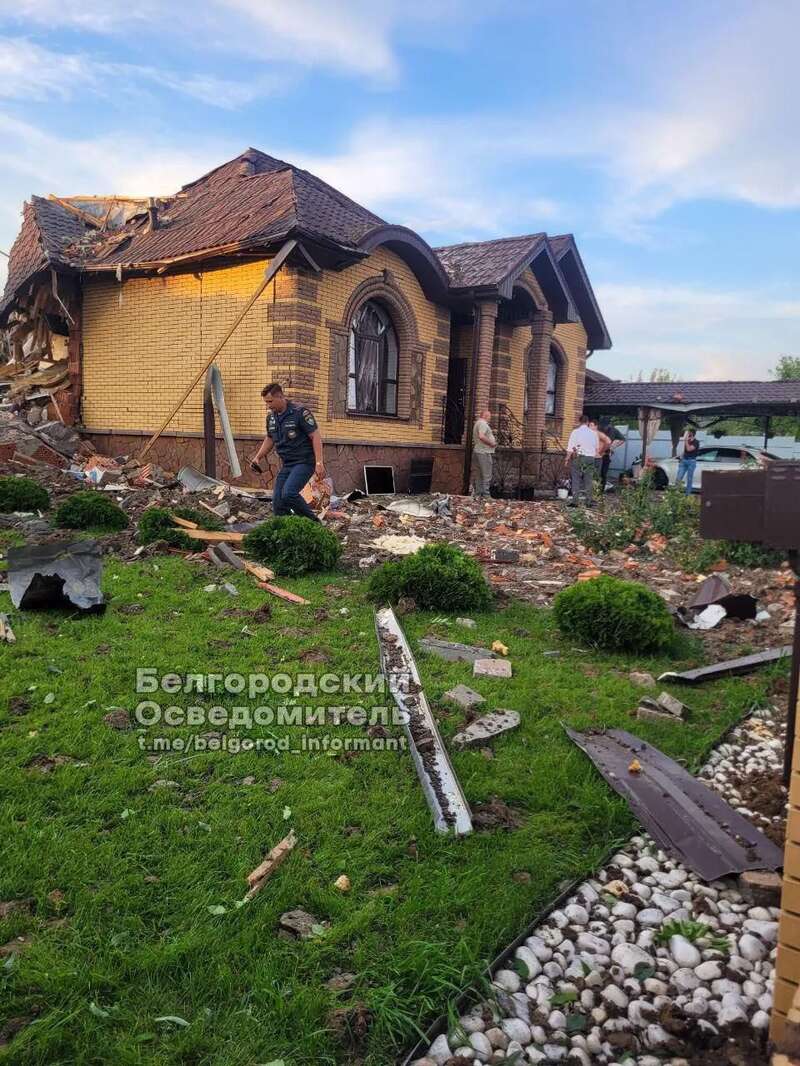 В российском Белгороде раздался мощный взрыв во время воздушной тревоги: в небо поднялся