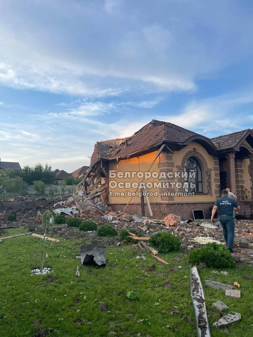 У російському Бєлгороді пролунав потужний вибух під час повітряної тривоги: у небо здійнявся