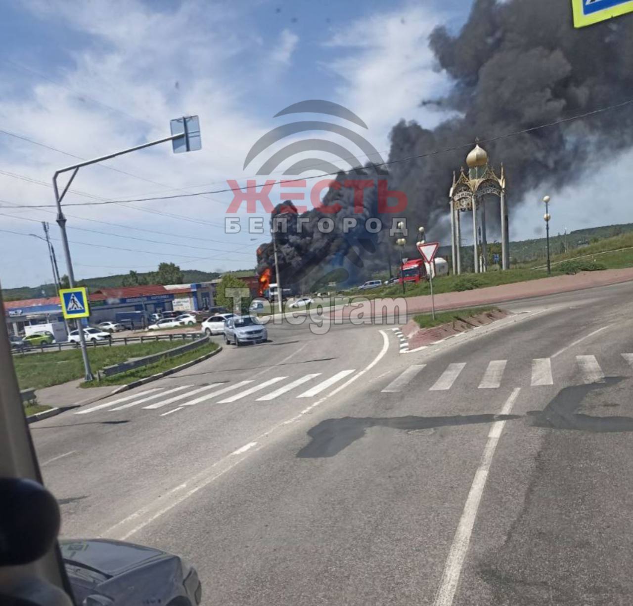 У Бєлгороді прогриміли вибухи, спалахнула пожежа: скаржаться на ракетну атаку. Фото і відео