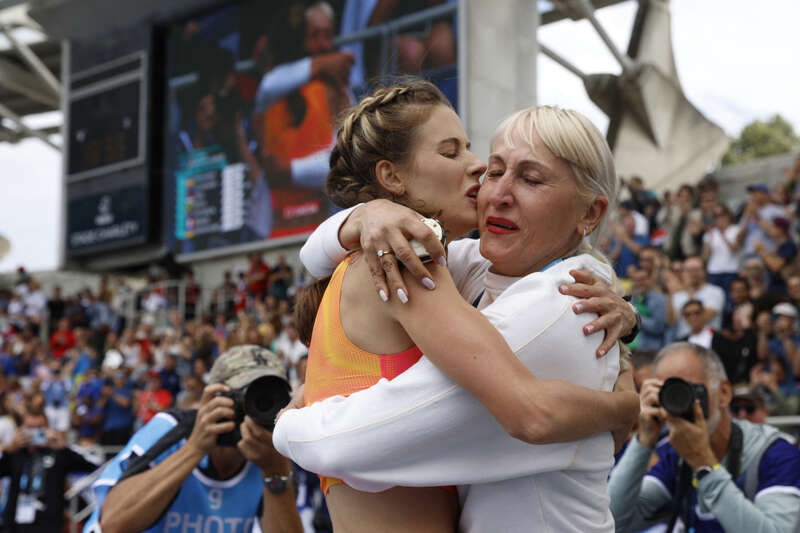 Ярослава Магучих со своей тренершей dqxikeidqxitkant