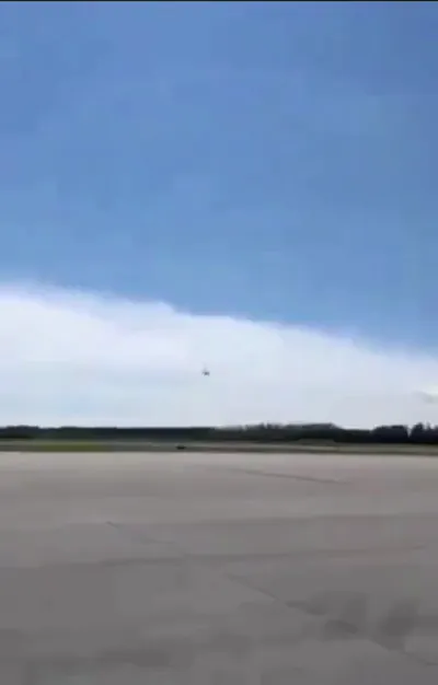 Протаранив злітну смугу: у Гдині розбився літак польських ВПС. Фото і відео dqxikeidqxitkant