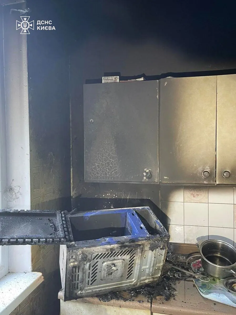 Через замикання побутових приладів: у Києві на Оболоні протягом 10 хвилин сталось дві пожежі. Фото