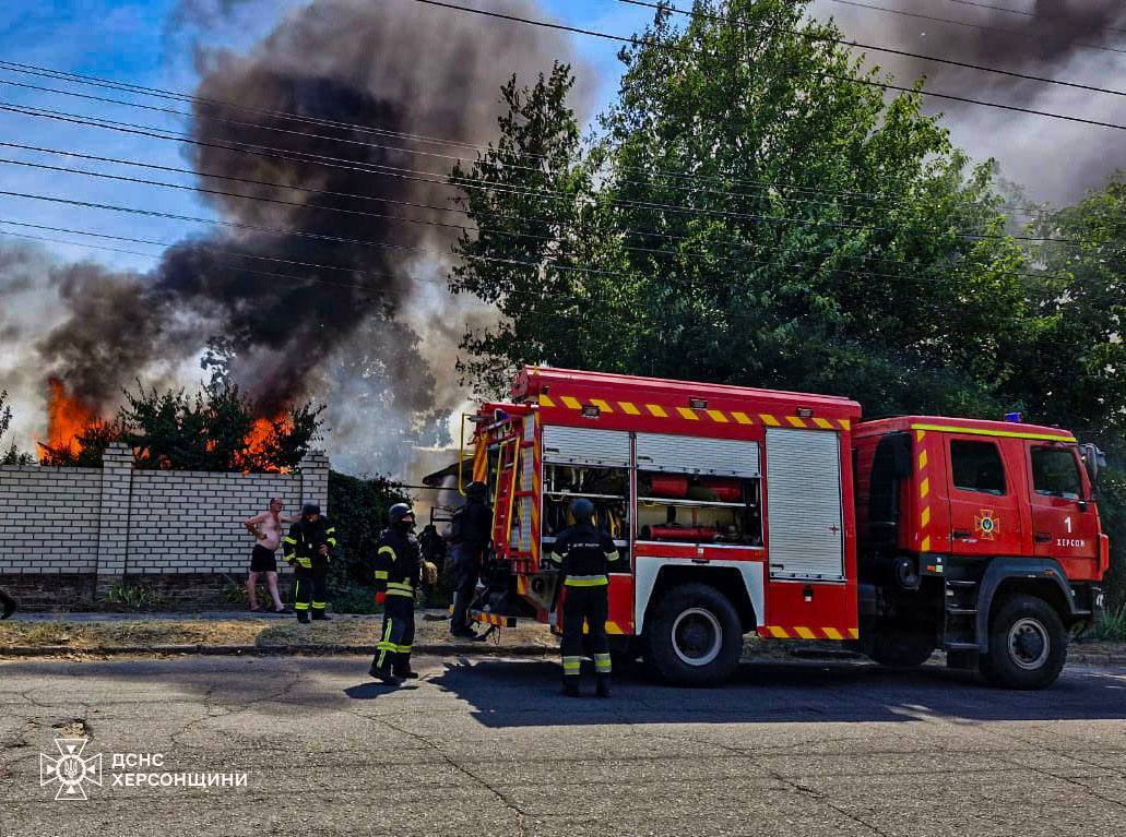 The Russians shelled a residential area of Kherson: five residential buildings caught fire. Photo