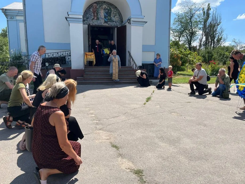 Без батька залишився п’ятирічний син: у Херсоні попрощались із загиблим на війні захисником. Фото