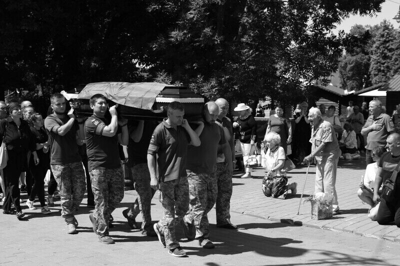 Ему навсегда будет 28: в Луцке попрощались с командиром мотопехотного отделения, погибшим в боях за Украину. Фото