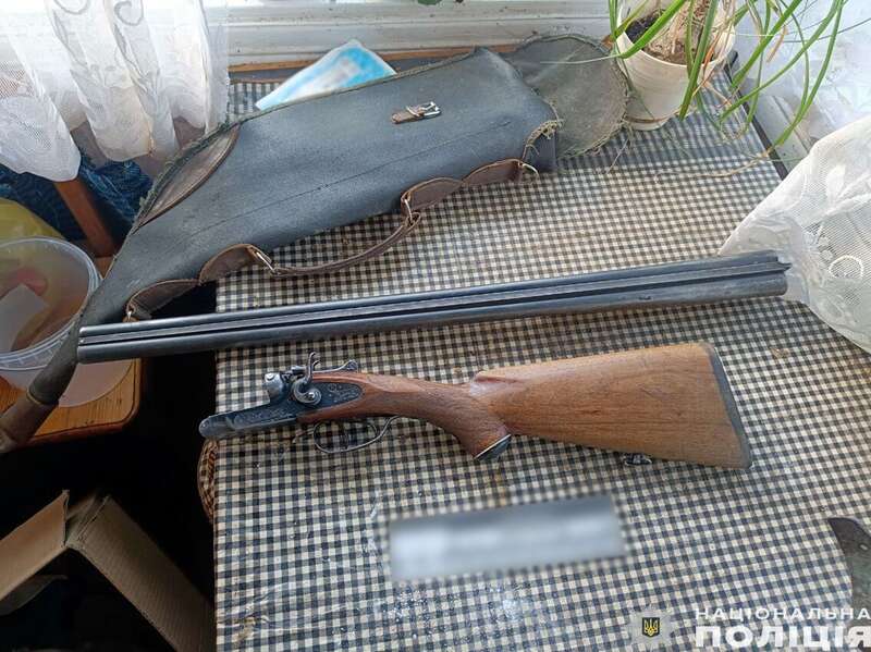 Двічі вистрілив із мисливської рушниці: на Чернігівщині сварка односельців обернулася вбивством. Фото dqxikeidqxiqqeant