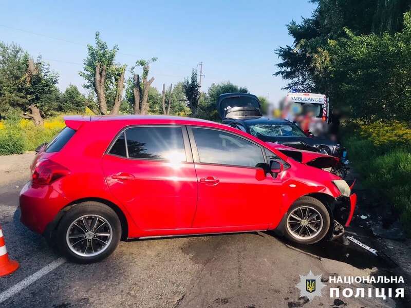 На Київщині сталось лобове зіткнення двох легковиків, є постраждалі. Фото dqxikeidqxiqqeant