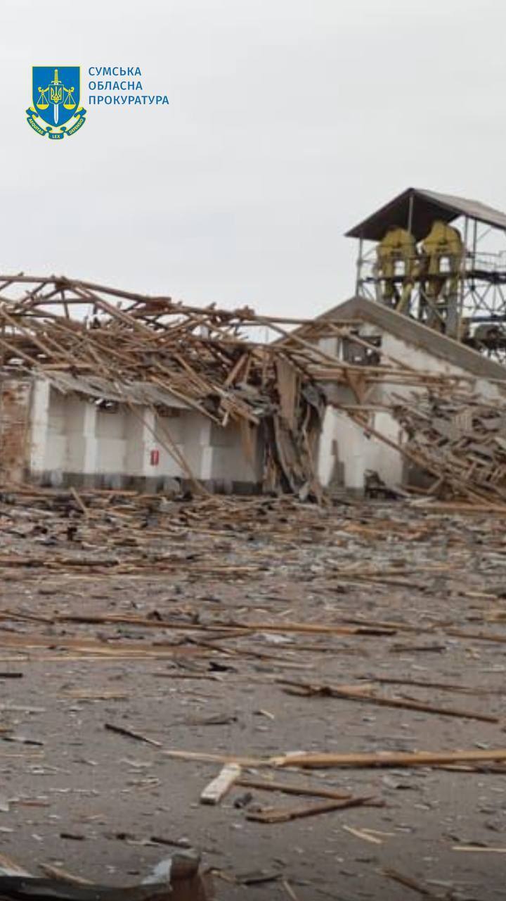 Росіяни вдарили балістикою по зерновій інфраструктурі Сумщини: троє поранених, є руйнування. Фото dqxikeidqxitkant