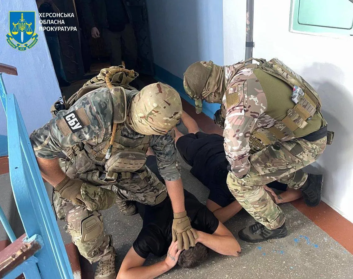 На півдні Україні викрили групу осіб, які на замовлення РФ підпалювали автівки військових. Фото і відео dqxikeidqxiqxxant