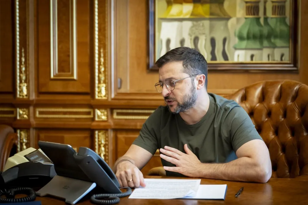 Zelensky in his office dqxikeidqxitkant