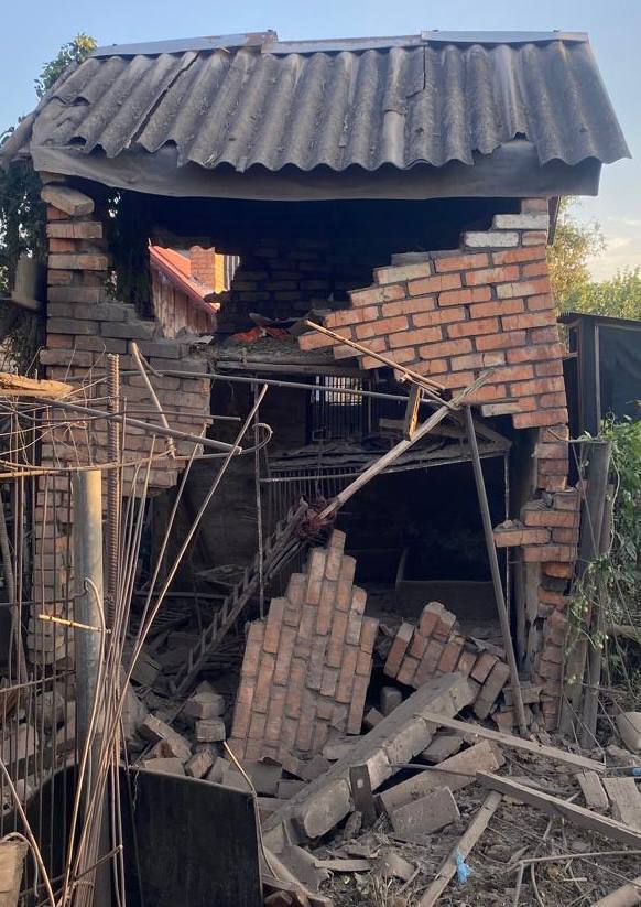 Потрощені будинки і господарські споруди: армія Росії знову атакувала Дніропетровщину. Фото dqxikeidqxiqqeant