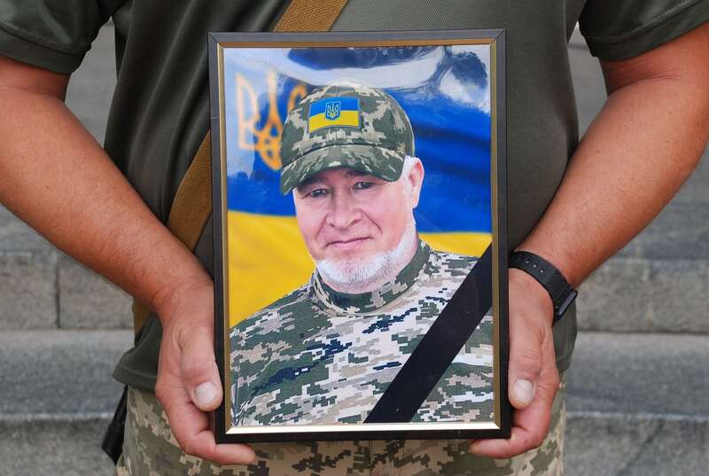 Без вагань пішов на фронт добровольцем: на Сумщині попрощалися з воїном, який загинув у боях за Україну. Фото