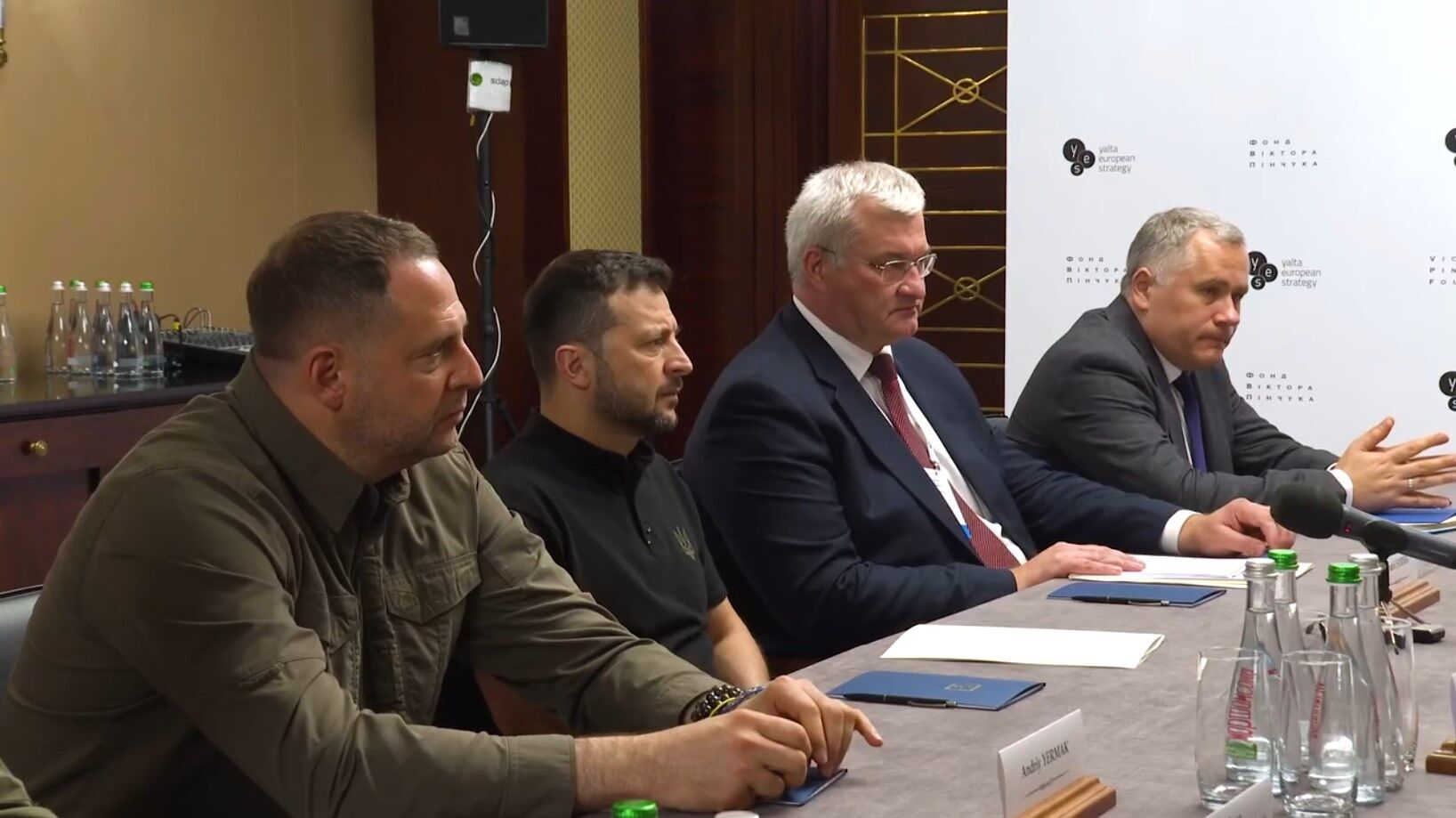 Зеленський зустрівся з головами МЗС Литви і Польщі: говорили про формулу миру, НАТО і терор Росії. Відео dqxikeidqxiqqeant