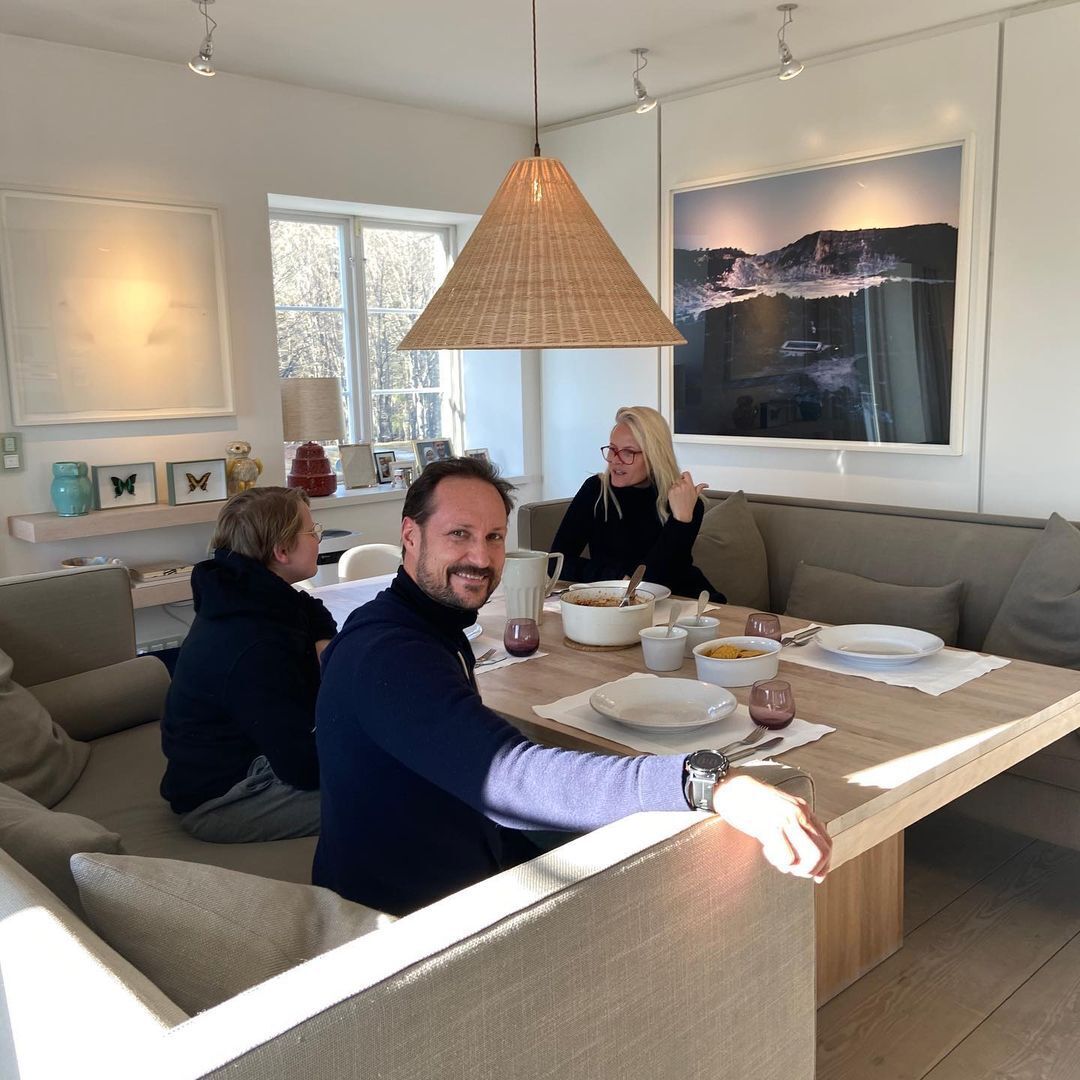 Резиденцію майбутнього короля Норвегії пограбували: що вкрали в королівської сімʼї та до чого тут проблемний принц Маріус dqxikeidqxiqxxant