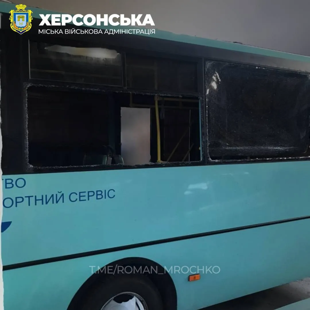 In Kherson, occupiers dropped explosives from a drone onto a bus. Photo dqxikeidqxitkant