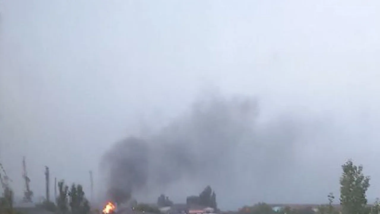 A car exploded in occupied Berdyansk: a column of smoke rose. Photo dqxikeidqxitkant