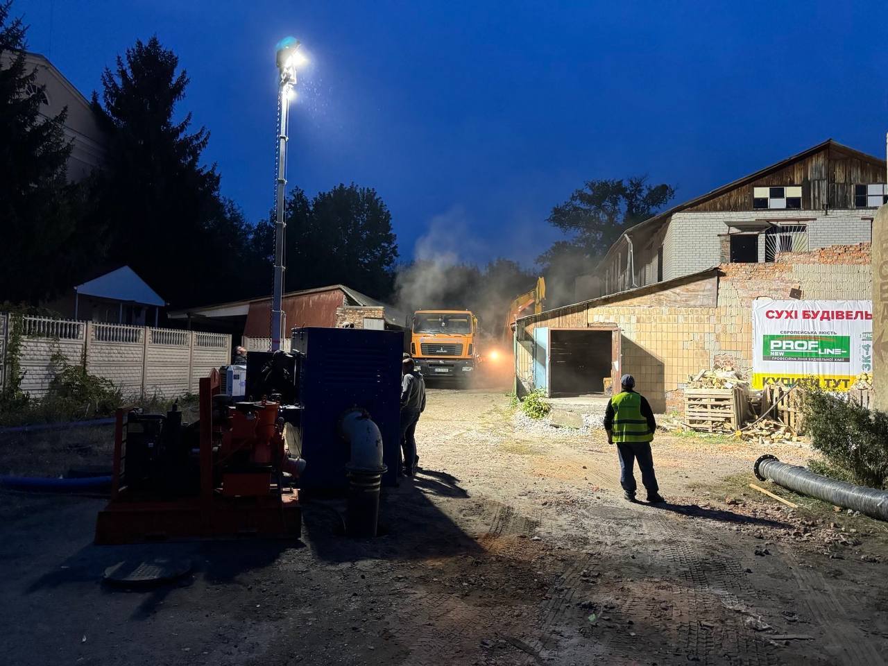 У Чернігові оголосили надзвичайну ситуацію: людей закликали зробити запаси води. Фото