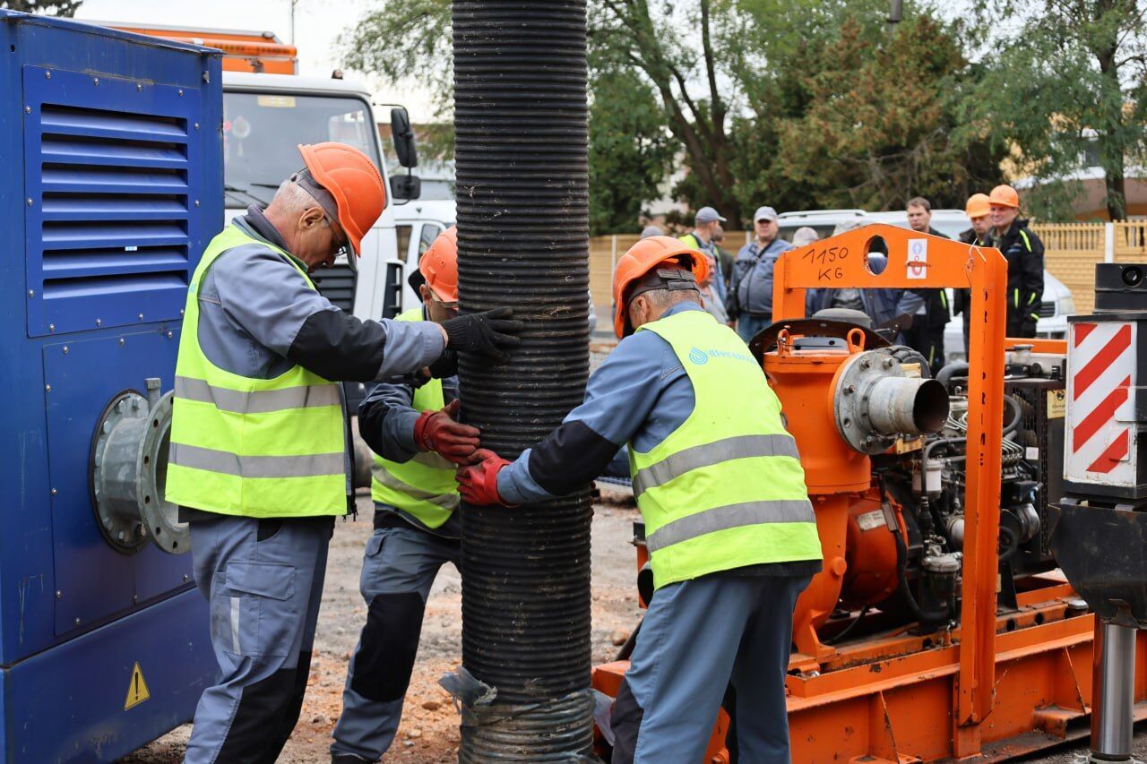 У Чернігові оголосили надзвичайну ситуацію: людей закликали зробити запаси води. Фото