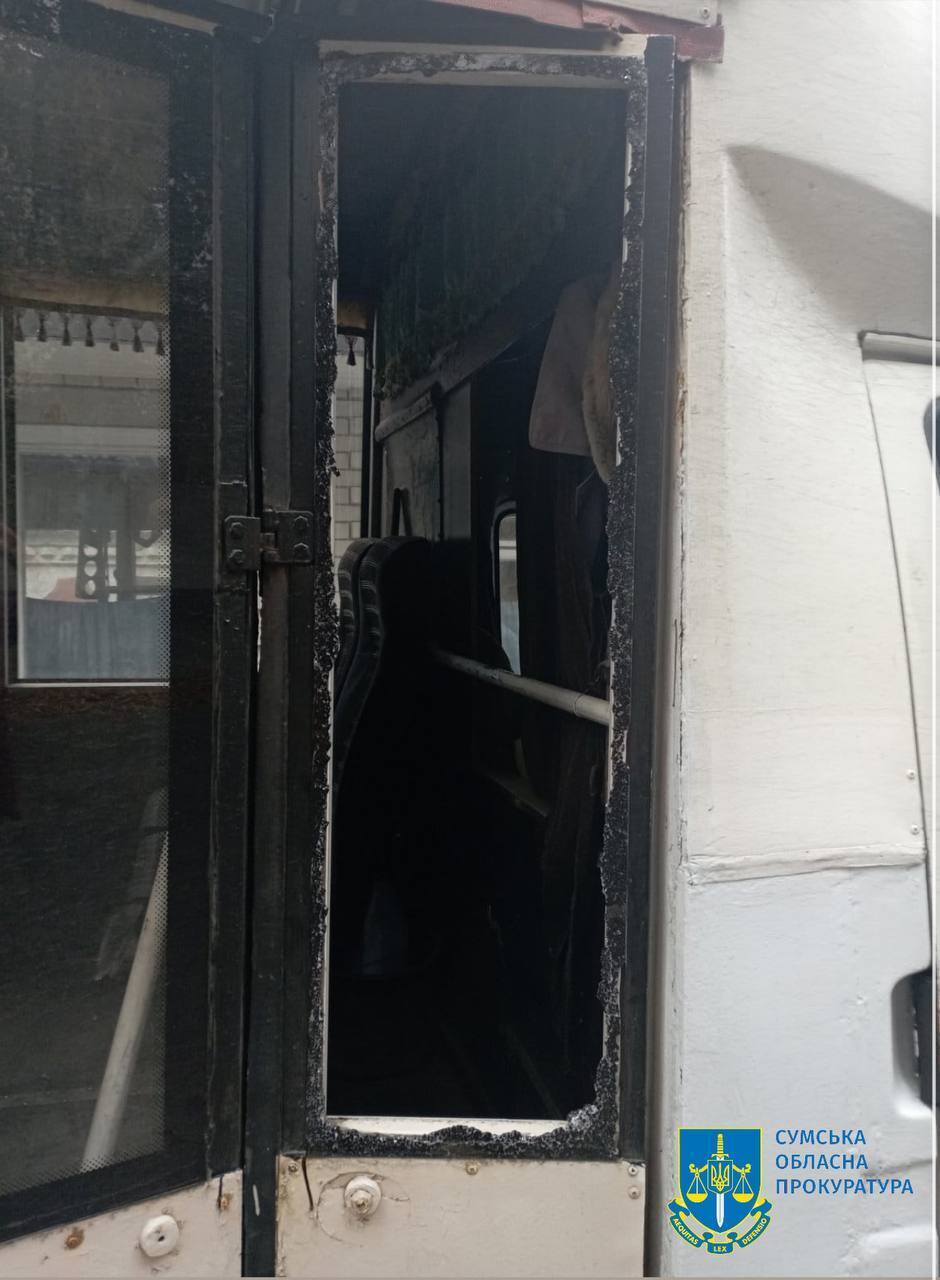 In the Sumy region, the enemy dropped explosives on a bus, wounding passengers. Photo dqxikeidqxitkant