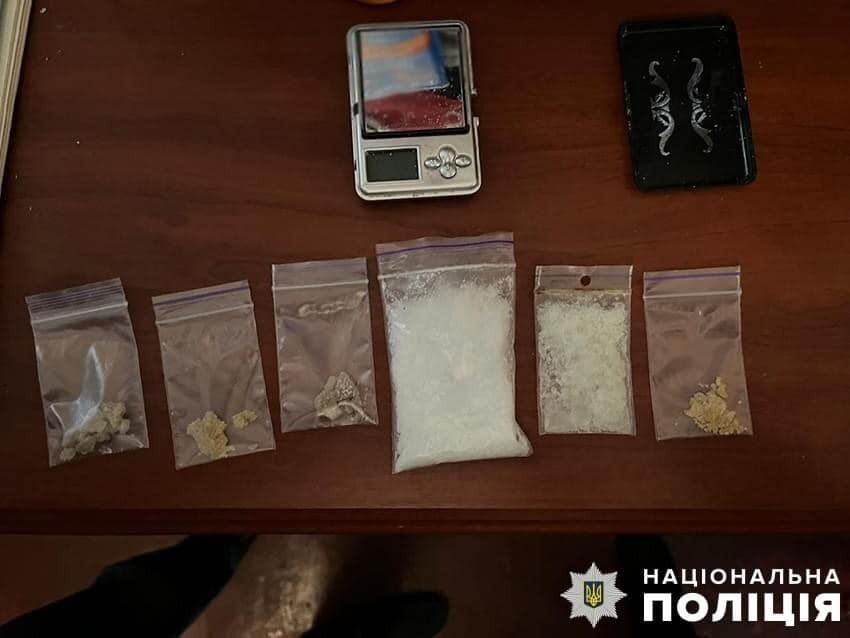 Сбывала наркотики через сервис почтовых отправлений: будут судить жительницу Киева. Подробности дела и фото dqxikeidqxitkant