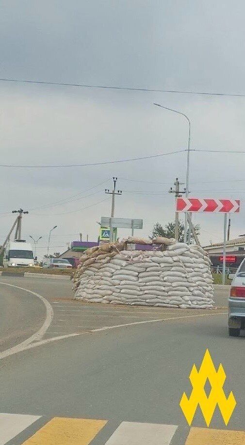 Окупанти активно укріплюють західне узбережжя Криму: в dqxikeidqxitkant