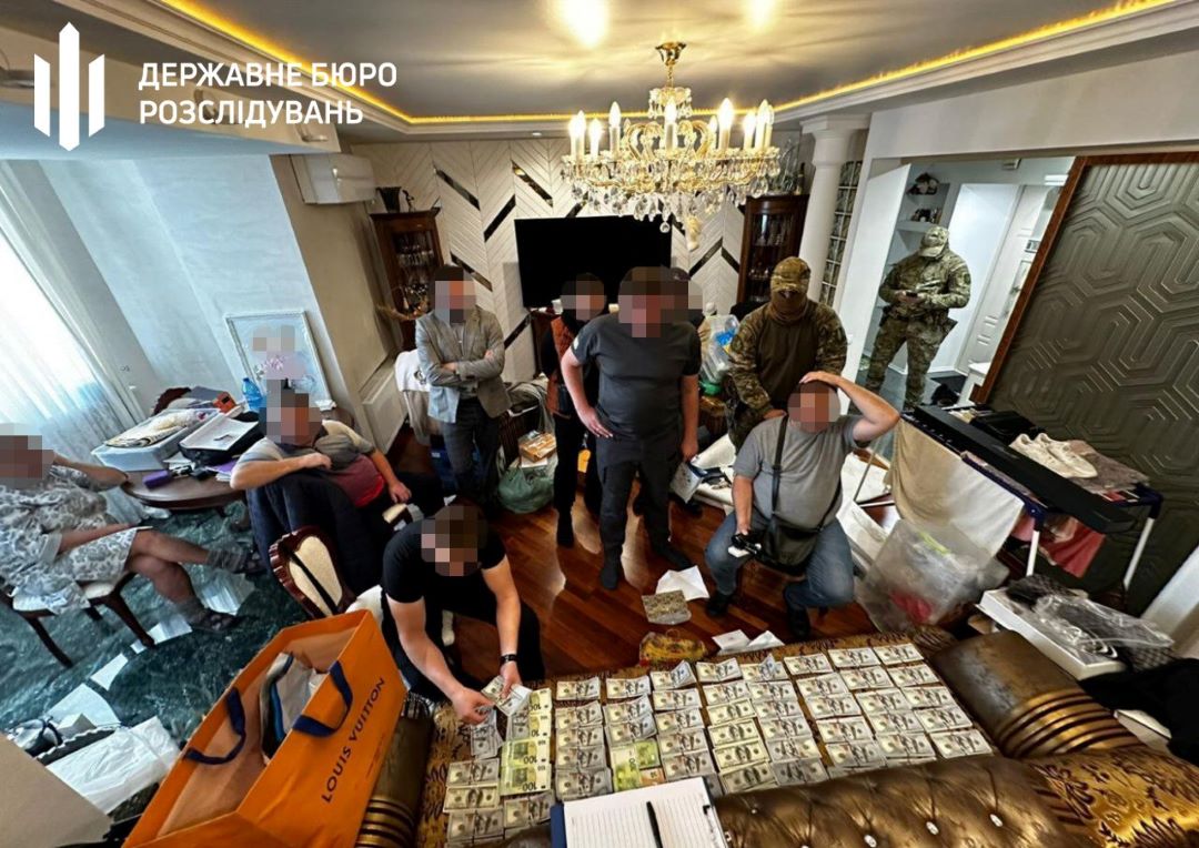 Обшуки у хмельницької очільниці МСЕК Тетяни Крупи. Фото ДБР dqxikeidqxitkant