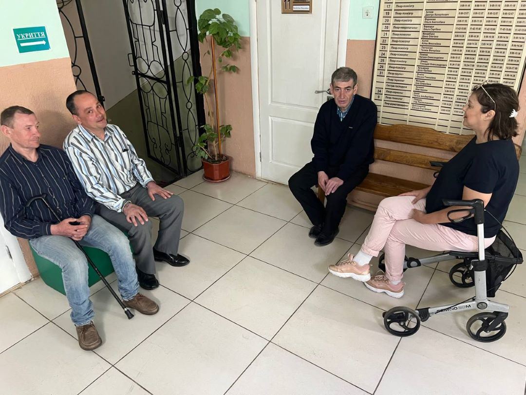 Чекаючи на комісію. Фото vn.20minut.ua