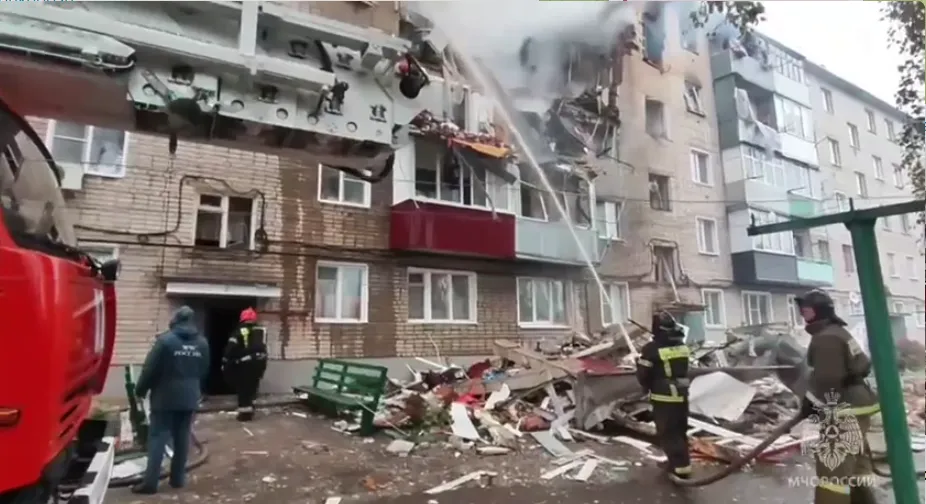 В России произошел взрыв газа в жилом доме, есть погибшие и разрушения. Видео