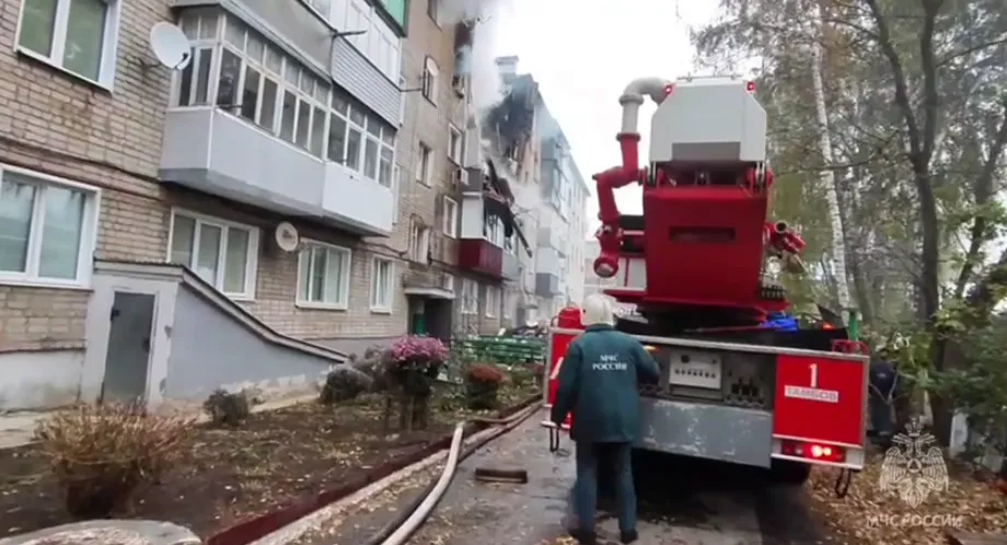 В России произошел взрыв газа в жилом доме, есть погибшие и разрушения. Видео