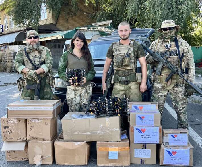 Валерія Петрусевич передає російським військовим партію дронів, вересень 2023 р. Фото: соцмережі dqxikeidqxiqqeant