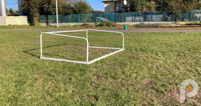 На Волыни футбольные ворота упали на 18-летнего парня, он в тяжелом состоянии: появились детали трагедии. Фото и видео dqxikeidqxiqqeant