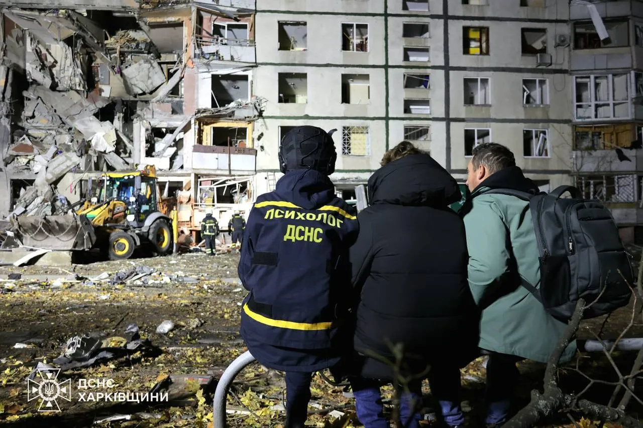 Russians destroyed a multi-story building in Kharkiv with a CAB: two people died, dozens were injured. Photo and video dqxikeidqxiqqeant