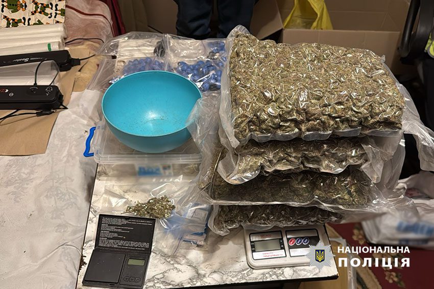 В столице полицейские изъяли у наркоторговца “товар” на более полутора миллионов гривен (фото) dqxikeidqxitkant