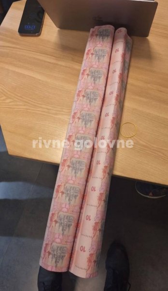 Рулон грошей у Рівному dqxikeidqxitkant