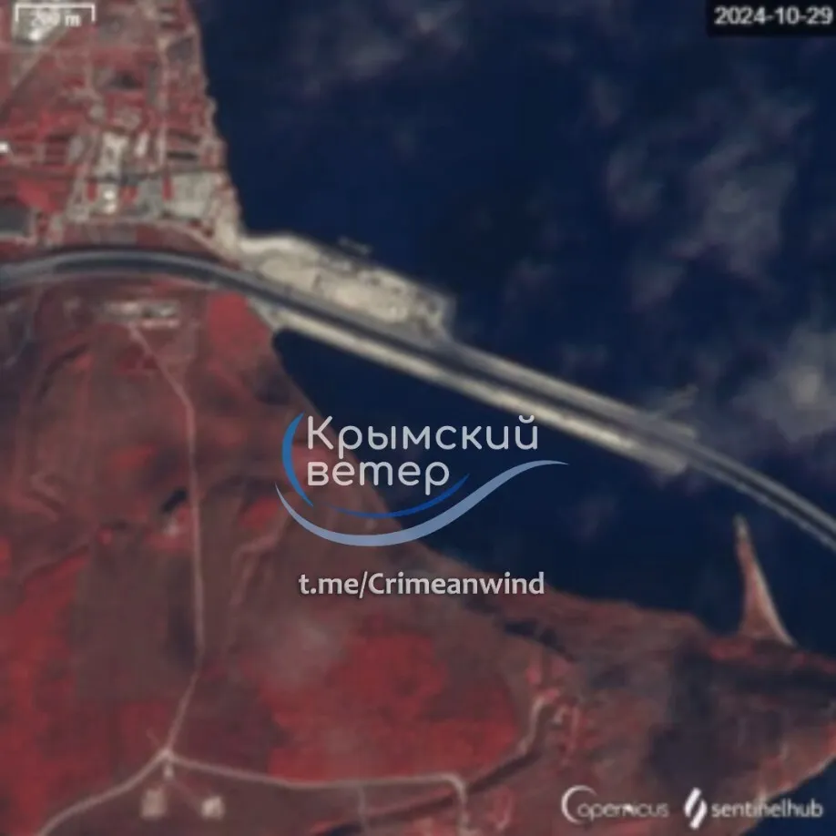 Путін почав будувати паралельний до Кримського мосту та оборонні споруди: фото dqxikeidqxitkant