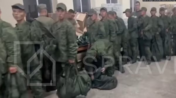 Стоп-кадр з відео опублікованого Центром стратегічних комунікацій при Міністерстві культура та інформполітики України на якому ймовірно зображені військові з КНДР у Росії. Відео опубліковане 18 жовтня 2024 року dqxikeidqxitkant