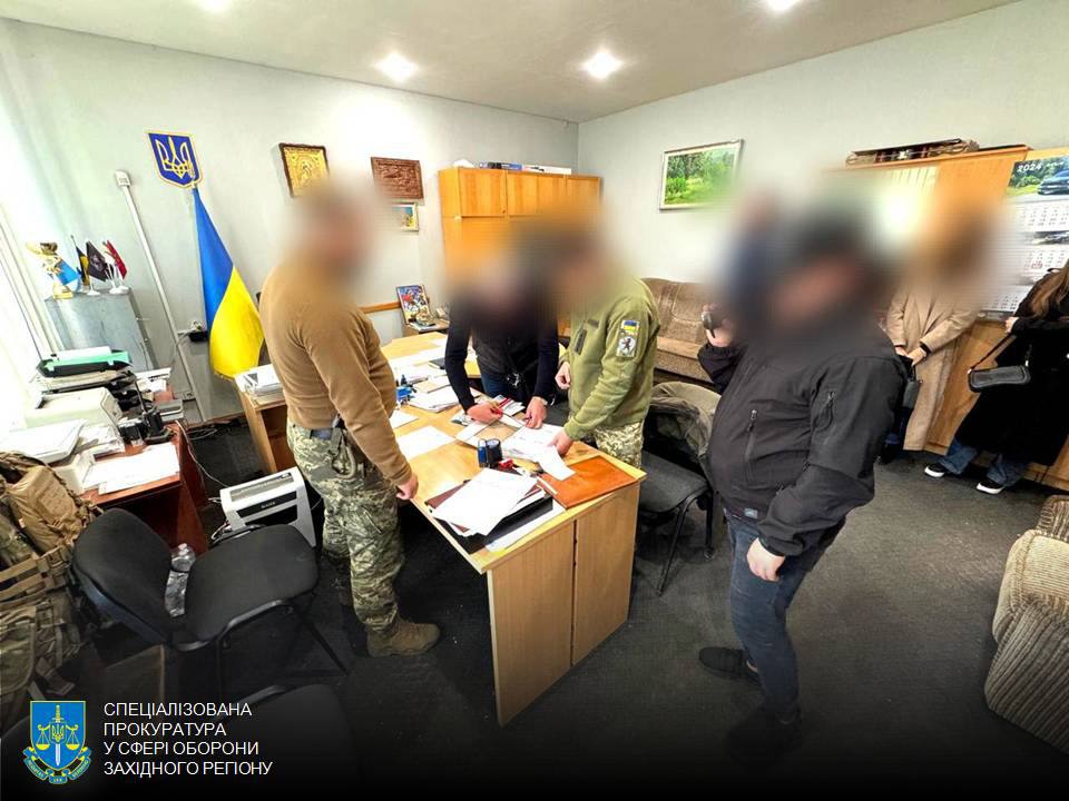 Правоохоронці викрили на вчиненні корупційних злочинів начальника районного ТЦК та СП та заступника командира однієї з бригад тероборони dqxikeidqxiqqeant