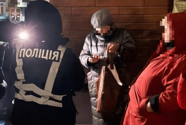 Посадовицю Центральної МСЕК затримали на хабарі dqxikeidqxitkant