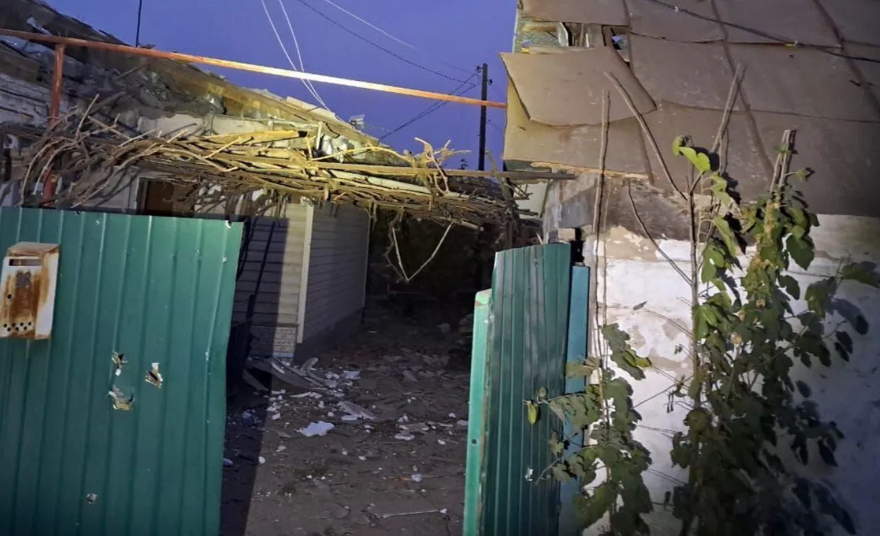 Росія атакувала Нікопольщину: постраждали будинки, авто, ЛЕП. Фото