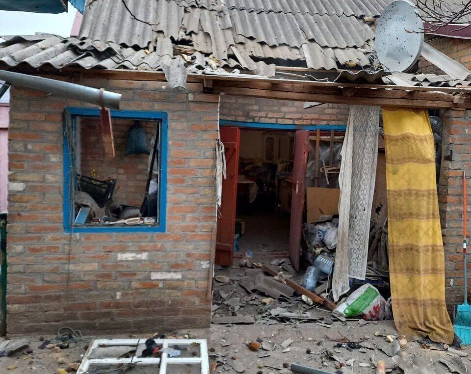 Росія атакувала Нікопольщину: постраждали будинки, авто, ЛЕП. Фото