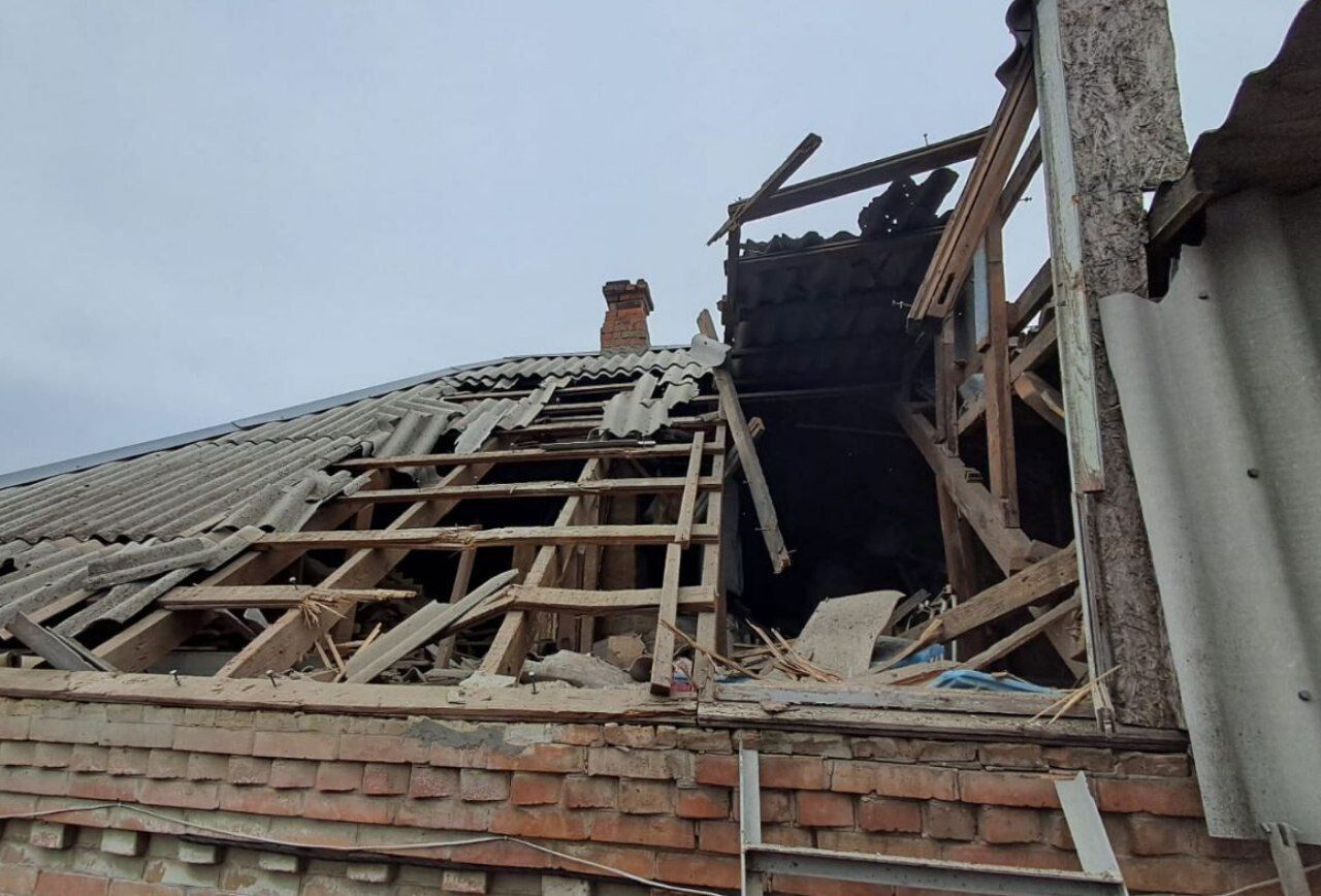 Russia attacked Nikopol region: houses, cars, and power lines damaged. Photo