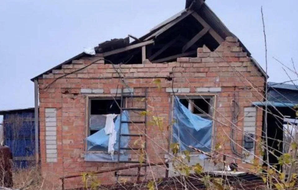 Россия атаковала Никопольщину: пострадали дома, авто, ЛЭП. Фото