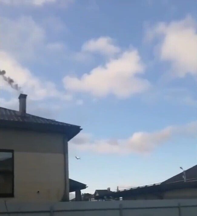 Упав на будинки: російська ППО збила дрон просто над приватним сектором у Підмосков’ї. Відеофакт