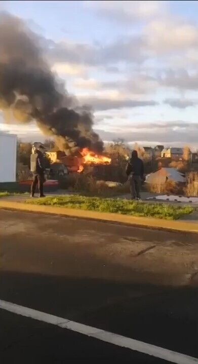 Упав на будинки: російська ППО збила дрон просто над приватним сектором у Підмосков’ї. Відеофакт