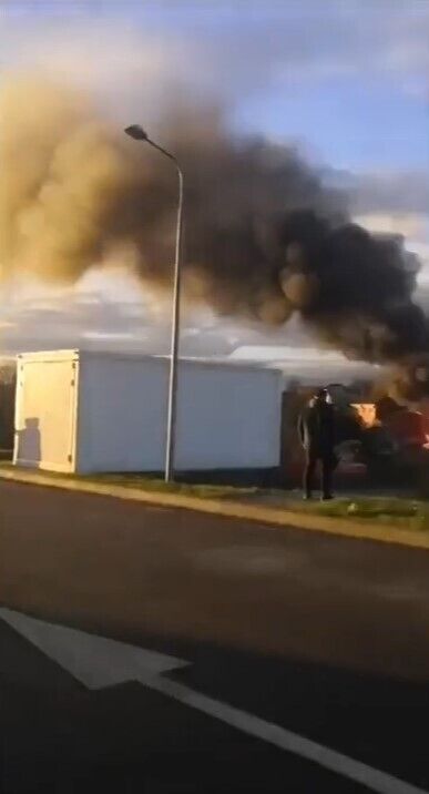 Упав на будинки: російська ППО збила дрон просто над приватним сектором у Підмосков’ї. Відеофакт