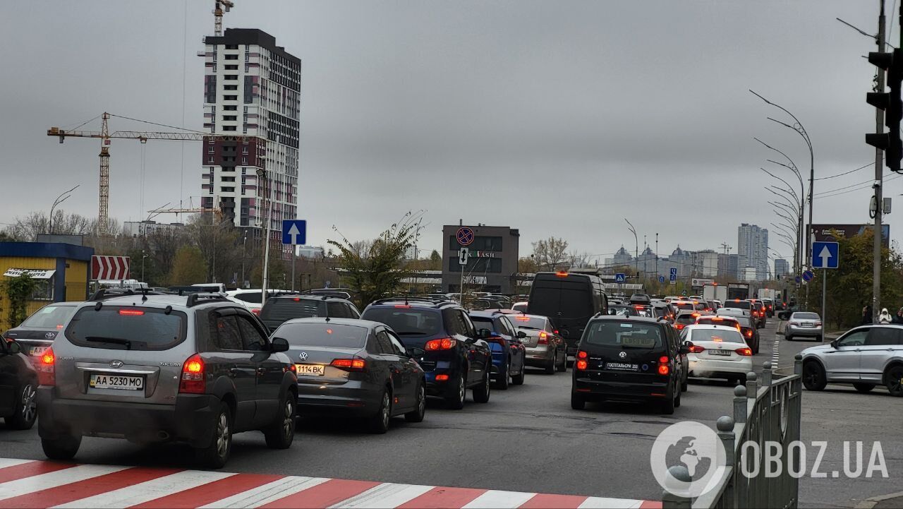 У Києві через повітряну тривогу на дорогах утворилися численні затори. Фото
