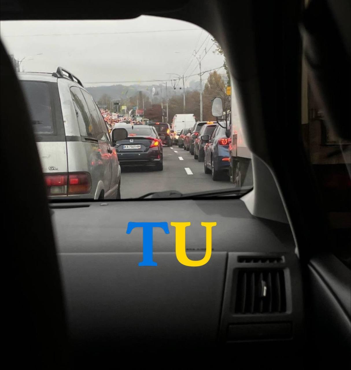 У Києві через повітряну тривогу на дорогах утворилися численні затори. Фото