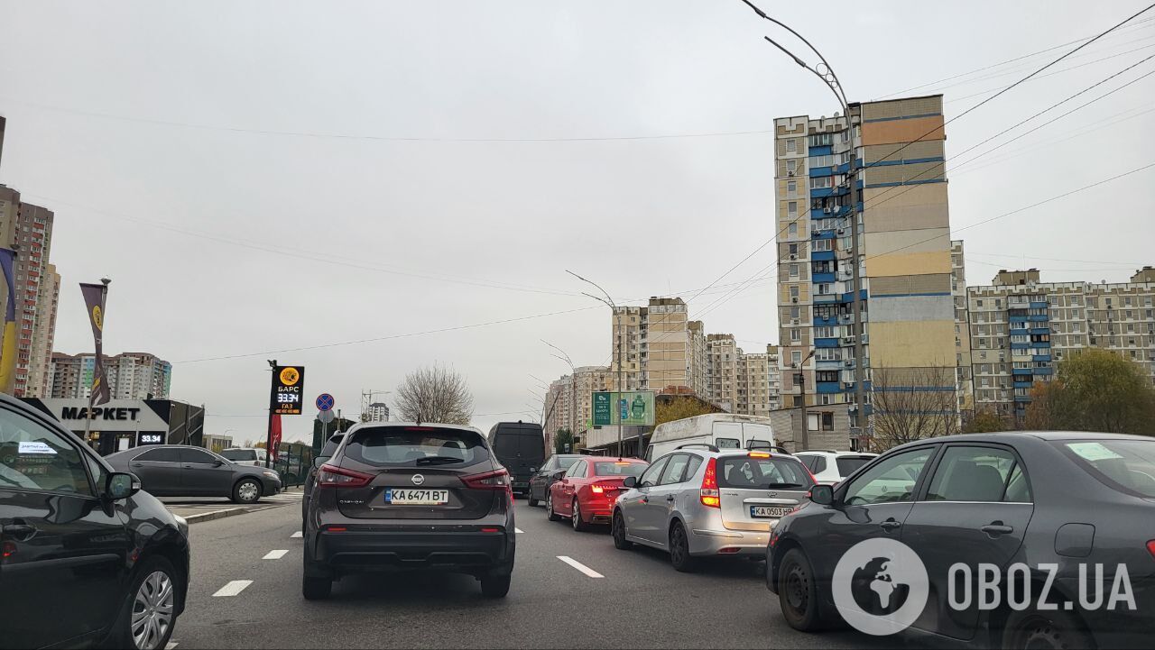 У Києві через повітряну тривогу на дорогах утворилися численні затори. Фото