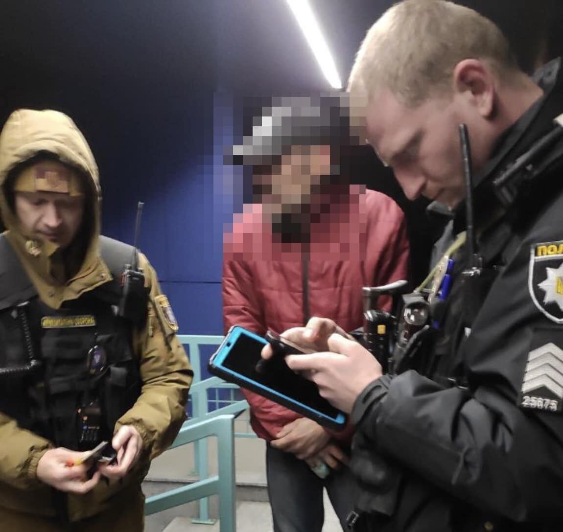 Під час комендантської години ломився до лікарні та ломав двері: у Києві затримали п’яного чоловіка. Фото dqxikeidqxitkant