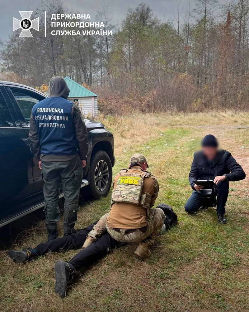 Offered a bribe of $3000: a man in Volyn was detained for trying to illegally enter Belarus. Photo dqxikeidqxitkant